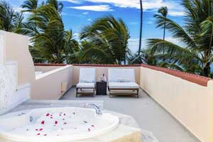 Colonial Junior Suite Ocean Front (Outdoor Jetted Tub) at Majestic Colonial Resort 