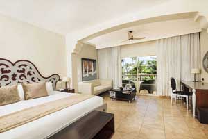 Junior Suite with Jetted Tub at Majestic Colonial Resort 